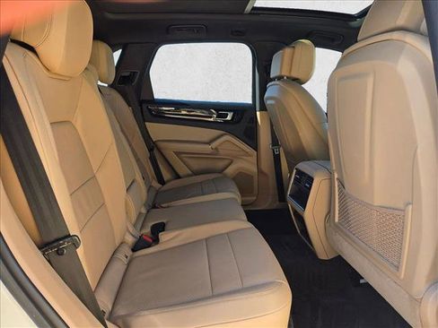 Used 2020 Porsche Cayenne image 19