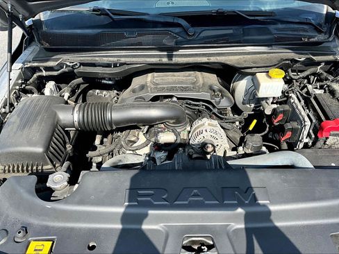 Used 2019 RAM 1500 Laramie AWD/4WD image 28
