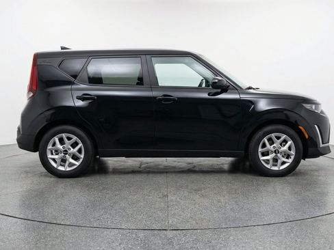 Used 2025 Kia Soul LX w/ LX Technology Package FWD image 11
