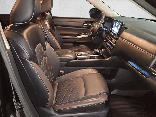Used 2024 Nissan Pathfinder Platinum AWD/4WD image 18