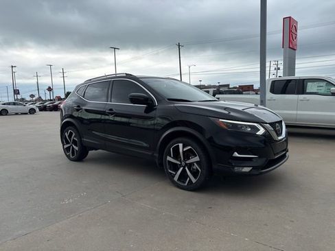 Used 2022 Nissan Rogue Sport SL w/ Premium Package AWD/4WD image 2