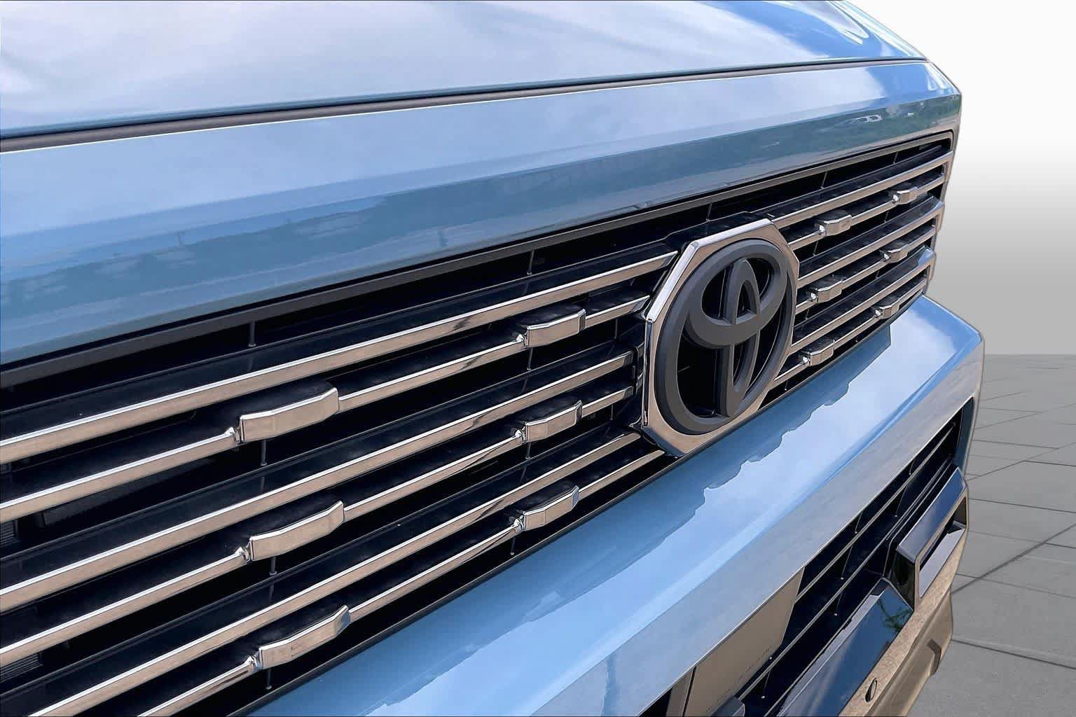 Certified 2026 Toyota 4Runner Platinum AWD/4WD image 30