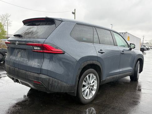 Used 2024 Toyota Grand Highlander AWD image 6