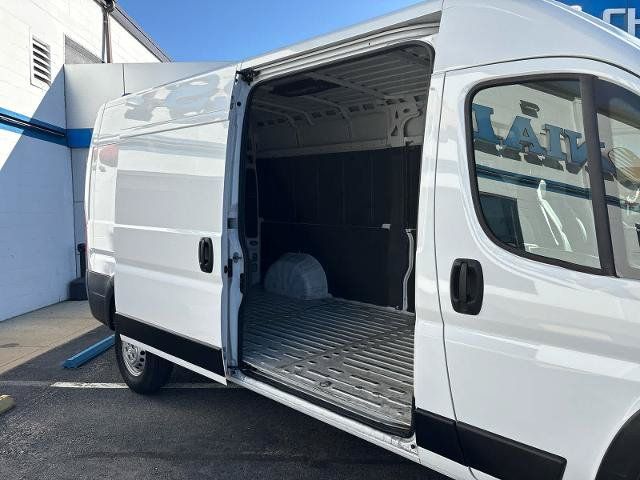 Used 2025 RAM ProMaster 2500 w/ Convenience Group FWD image 5