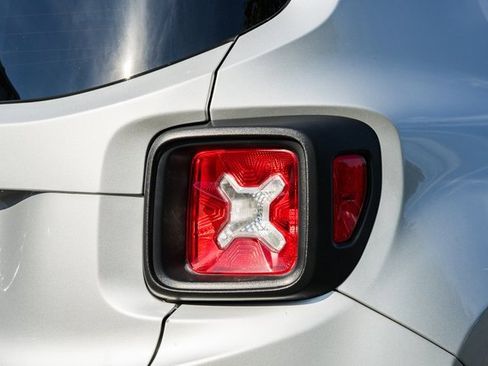 Used 2020 Jeep Renegade Latitude w/ UConnect 8.4 Nav Group image 14