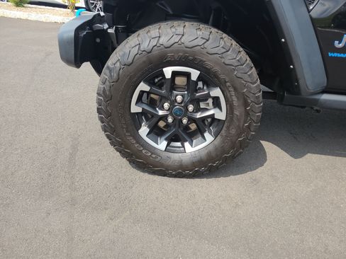 Used 2024 Jeep Wrangler Unlimited Rubicon 4xe w/ Technology Group AWD/4WD image 9