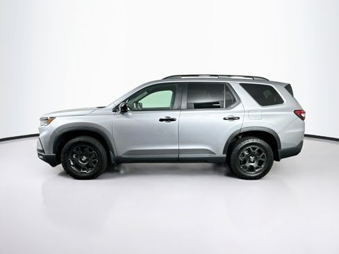 Used 2025 Honda Pilot TrailSport image 4