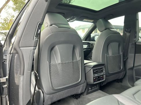 Used 2021 Audi Q8 Premium Plus w/ Premium Plus Package image 12