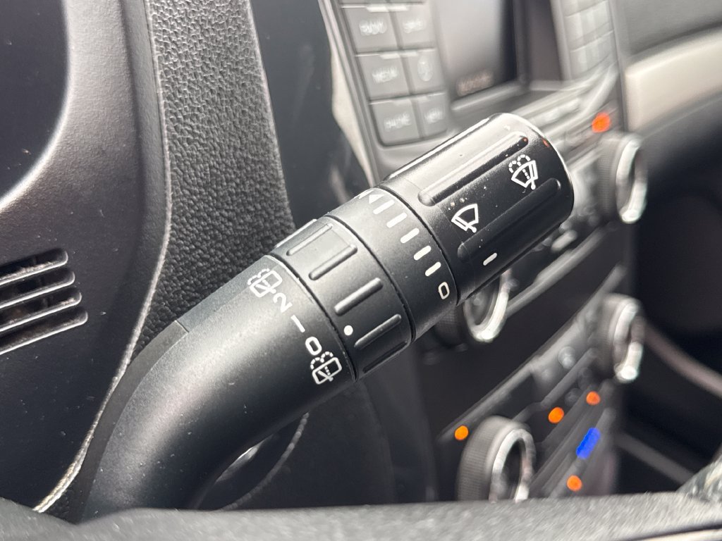 Used 2018 Ford Explorer XLT AWD/4WD image 40