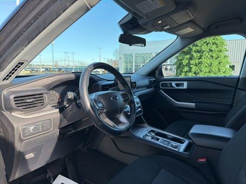 Used 2022 Ford Explorer XLT image 16