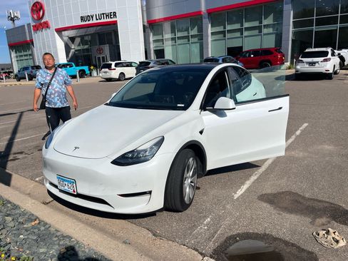Used 2021 Tesla Model Y Long Range AWD/4WD image 7