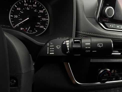Used 2025 Nissan Rogue SV FWD image 36