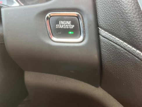 Used 2023 GMC Acadia SLE image 38