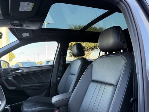 Used 2022 Volkswagen Tiguan SE R-Line image 23