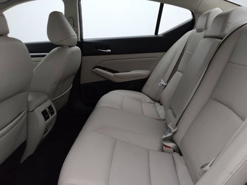 Used 2020 Nissan Altima 2.0 Platinum FWD image 18