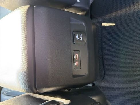 Used 2024 Nissan Frontier SL image 17