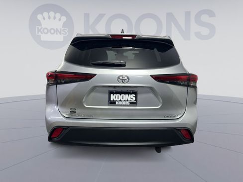 Used 2022 Toyota Highlander LE image 5