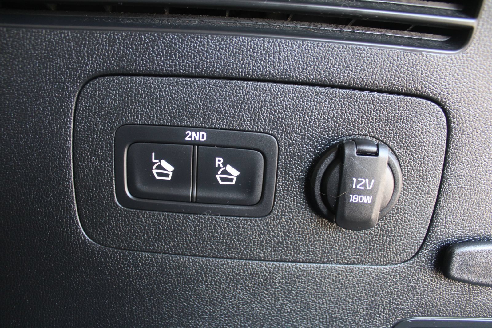 Certified 2023 Kia Sorento LX FWD image 11