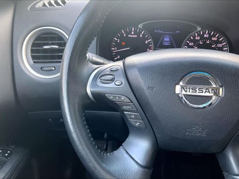 Used 2014 Nissan Pathfinder Platinum w/ Platinum Premium Package FWD image 23