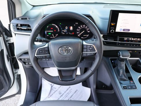 Certified 2026 Toyota Sienna XLE FWD image 48