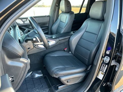 Used 2023 Mercedes-Benz GLS 450 4MATIC image 17