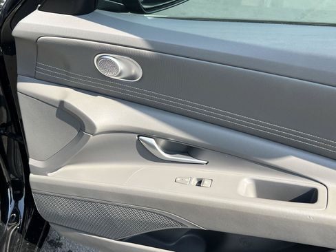Used 2022 Hyundai Elantra SEL w/ Convenience Package FWD image 19