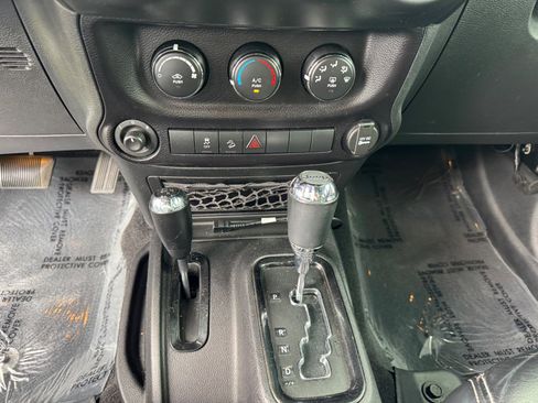 Used 2015 Jeep Wrangler Unlimited Sport w/ Quick Order Package 24S AWD/4WD image 20