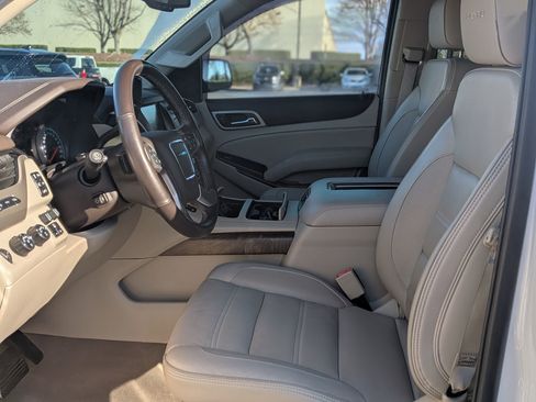 Used 2020 GMC Yukon Denali w/ Denali Premium Package image 16