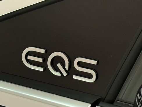Used 2023 Mercedes-Benz EQS 580 4MATIC Sedan image 32