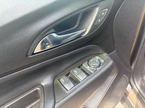 Used 2024 Chevrolet Equinox LT FWD image 12