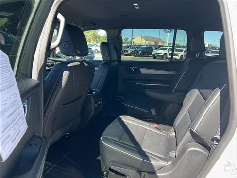 Used 2025 Buick Enclave Preferred image 15