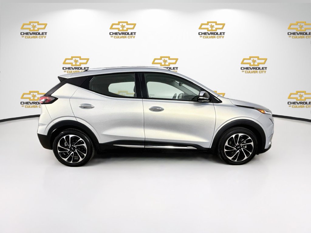 Used 2022 Chevrolet Bolt EUV Premier w/ Sun & Sound Package FWD image 9