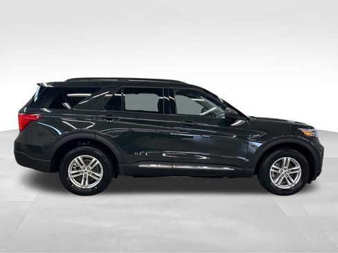 Used 2023 Ford Explorer XLT w/ Equipment Group 202A AWD/4WD image 32