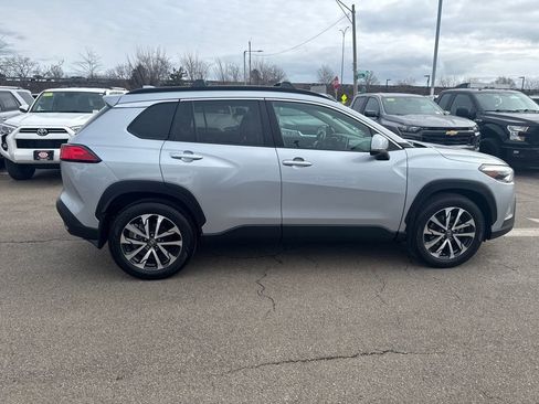 Used 2024 Toyota Corolla Cross XLE w/ Convenience Package image 10