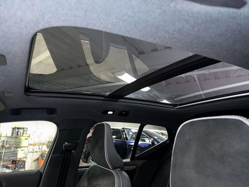 Used 2025 Volvo XC40 B5 Plus AWD/4WD image 22