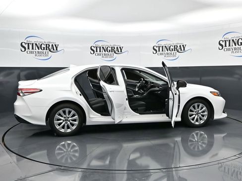 Used 2020 Toyota Camry LE image 27