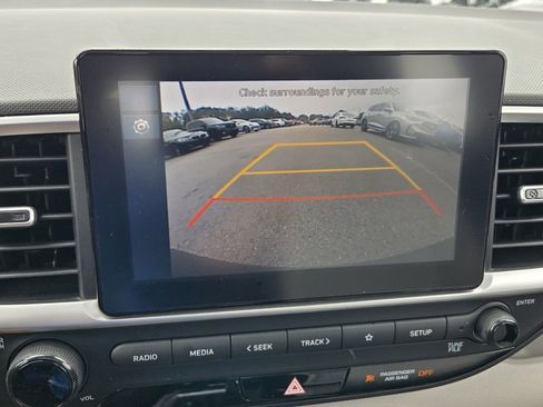 Certified 2024 Hyundai Venue SEL FWD image 20