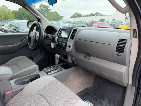 Used 2009 Nissan Frontier SE w/ SE Value Truck Pkg RWD image 22