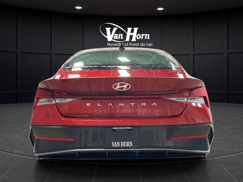 Used 2024 Hyundai Elantra SEL w/ Convenience Package FWD image 6