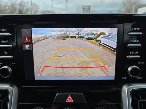 Used 2023 Kia Sorento LX image 21