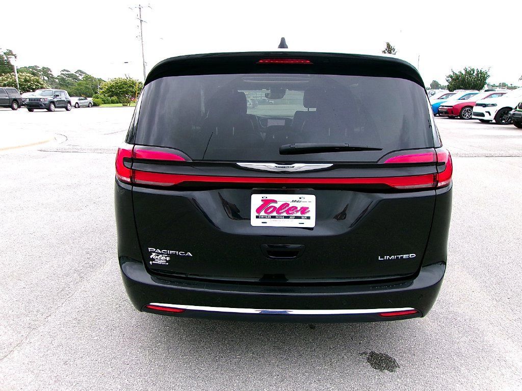 Used 2024 Chrysler Pacifica Limited FWD image 19