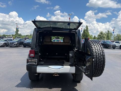 Used 2013 Jeep Wrangler Unlimited Sahara w/ Connectivity Group AWD/4WD image 16