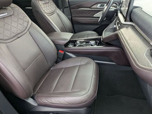 Used 2025 Ford Explorer Platinum w/ LUX Leather Package image 22