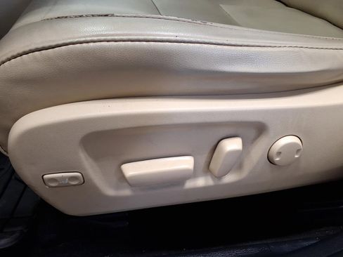 Used 2019 Toyota Highlander XLE image 17