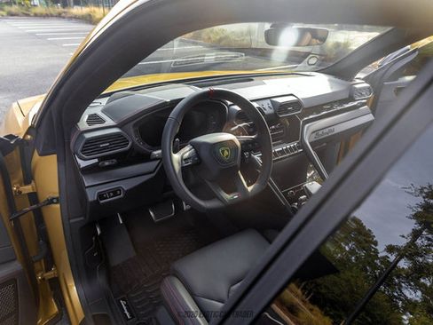 Used 2024 Lamborghini Urus S AWD/4WD image 21