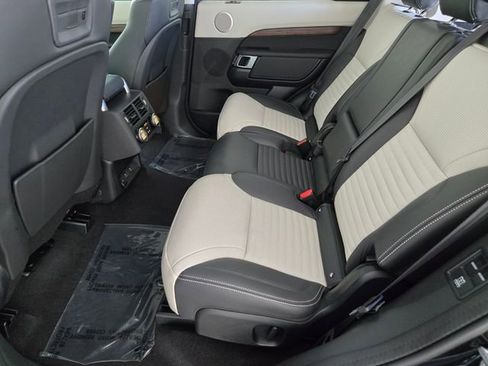 Certified 2025 Land Rover Discovery Dynamic SE AWD/4WD image 5
