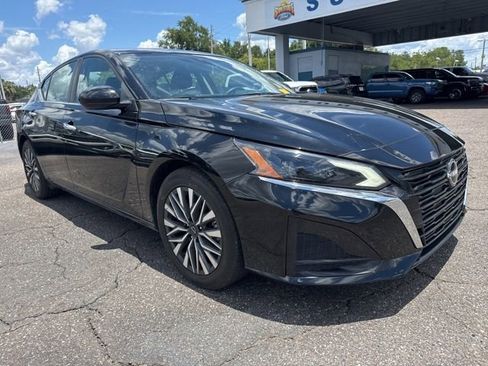 Used 2023 Nissan Altima 2.5 SV FWD image 4
