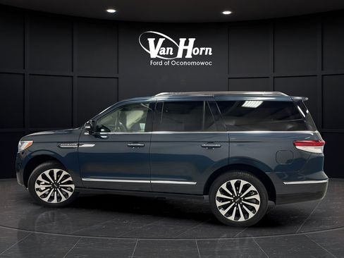 Used 2024 Lincoln Navigator Reserve AWD/4WD image 4