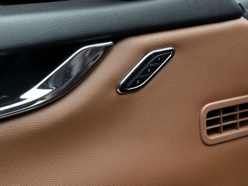 Used 2014 Maserati Quattroporte GTS RWD image 18