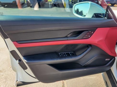 Used 2022 Porsche Taycan Turbo image 18